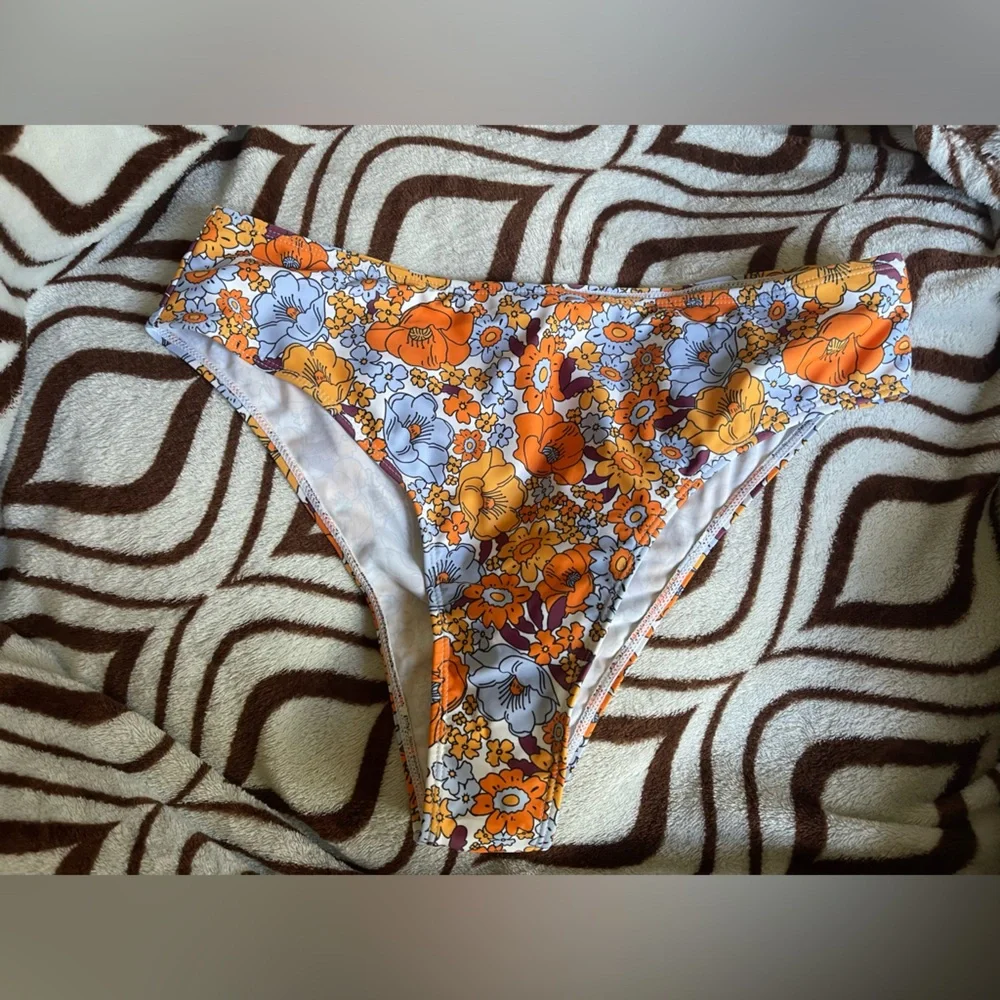 Bikini bottom. - Picture 1 of 3